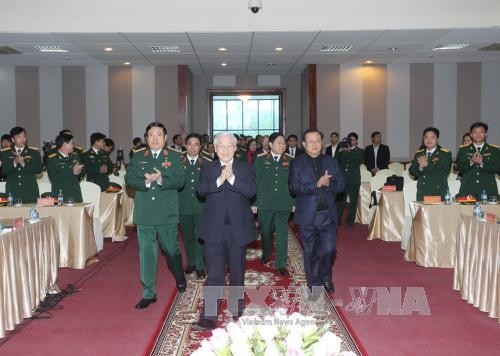 Party leader works with Hanoi’s military command center - ảnh 1
